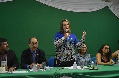 "O ISB é fruto de uma política federal que estabeleceu como prioridade a democratização do acesso à Universidade Pública", ressaltou a Reitora da UFAM, professora Márcia Perales, durante a solenidade 